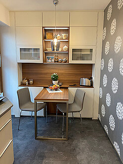 kleiner Essbereich mit Designtapete