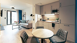 Singleküche Esstisch + Stühle von Kaja