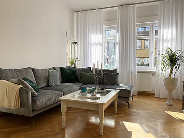 Sofa Coral von Bellus Gardinen von Jab