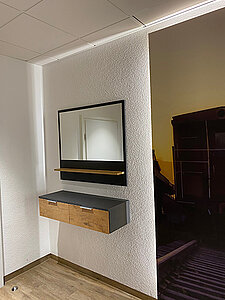Garderobe mit Ablage und Spiegel